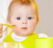 Cum de a rezolva problema reticenței unui copil de a mânca alimente solide?