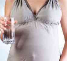 Apa minerala in timpul sarcinii: ce să alegi și cât de mult să bea?