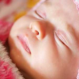 Ce se poate face în cazul în care ochii unui nou-nascut supurează