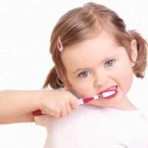 Cum să învețe un copil să se spele pe dinti?