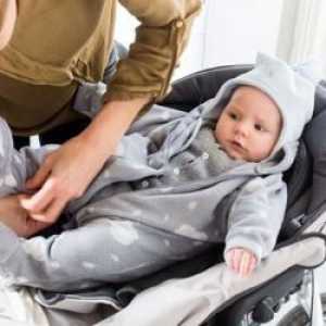 Cum să te îmbraci nou-născut? Sfaturi pentru tinerele mame