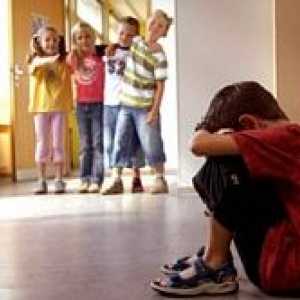 Cum de a ajuta copilul să treacă printr-un conflict școlar