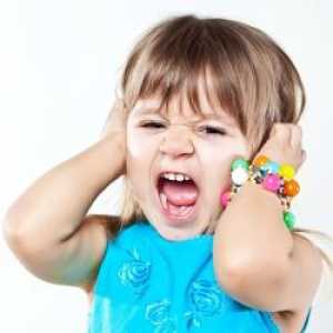 Capriciile la sugari: cum să răspundă la lacrimi și crizele de furie ale copiilor?