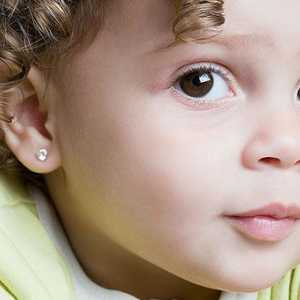 Este posibil, la o vârstă fragedă a copilului urechi străpuns?