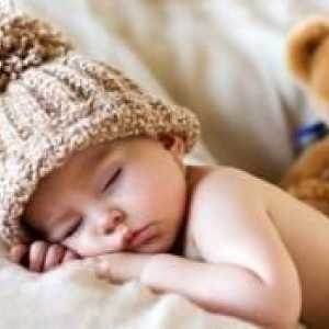 Copilul transpiră în timpul somnului