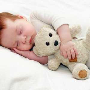 Posibile motive pentru trezirea copilul pe timp de noapte la fiecare oră